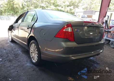 2011 Ford Fusion Hybrid z USA, uszkodzony, nr VIN 3FADP0L3XBR326626